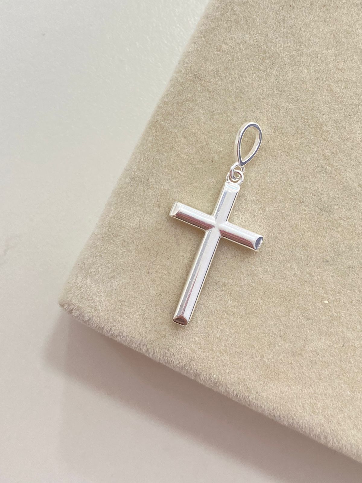 WhatsApp Image 2024-05-06 at 11.15.59 (1) Crucifixo Liso Médio - Imagem 1