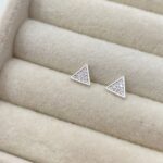 Brinco Triângulo Cravejado