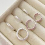 Brinco Argolinha Mini Zirconias ( PAR)