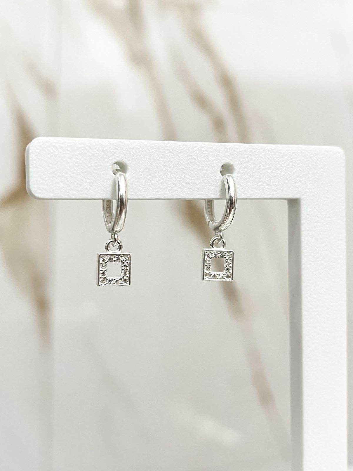 WhatsApp Image 2025-08-20 at 18.25.42 (1) Brinco Argola Square - Imagem 1