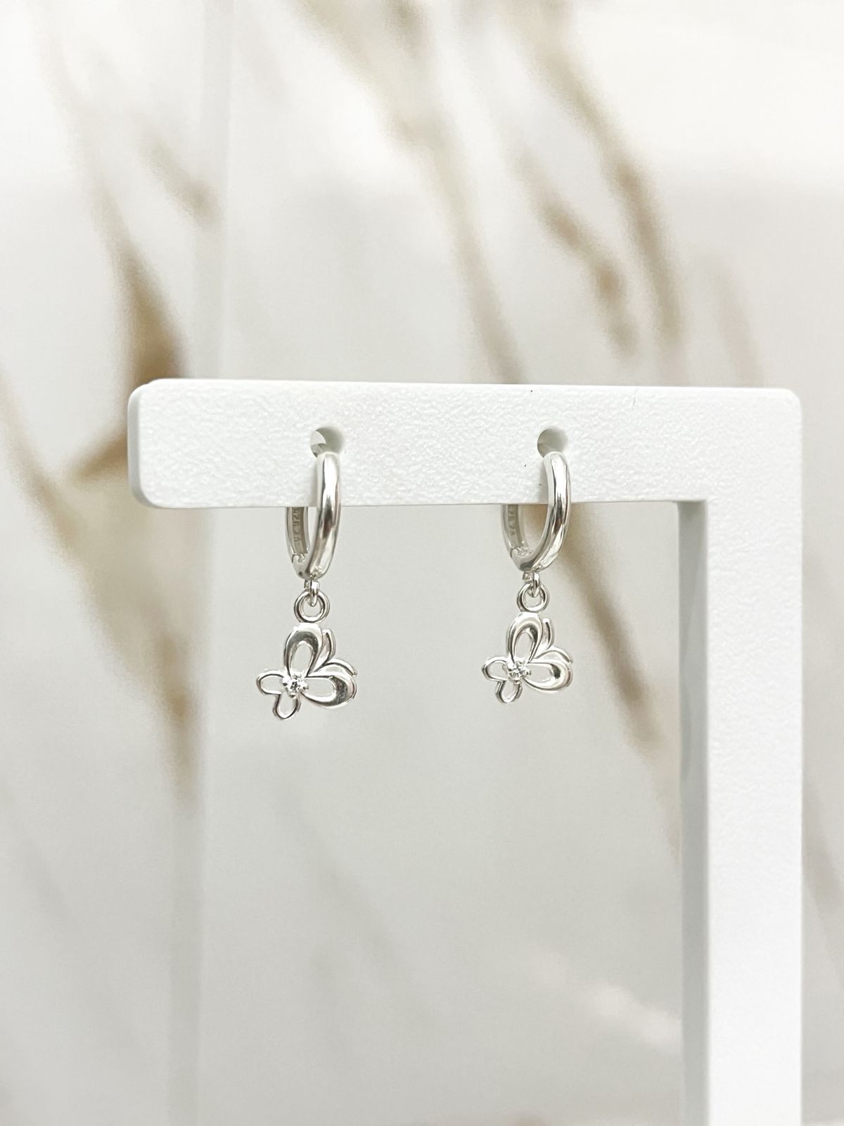 WhatsApp Image 2025-08-20 at 18.25.43 (1) Brinco Argola Borboleta - Imagem 1