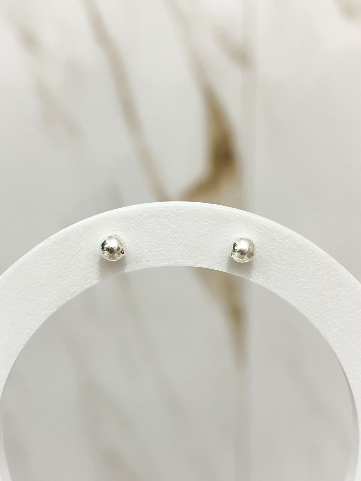 WhatsApp Image 2025-08-21 at 18.02.29 (3) Brinco Bolinha M - Imagem 1