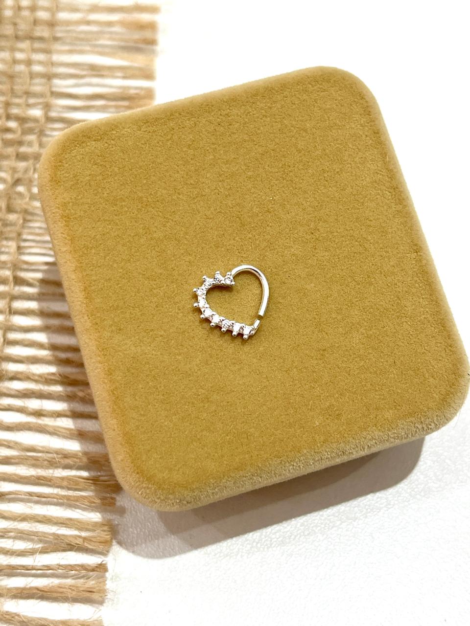 WhatsApp Image 2025-10-11 at 11.01.02 (4) Piercing Meio Coração - Imagem 1