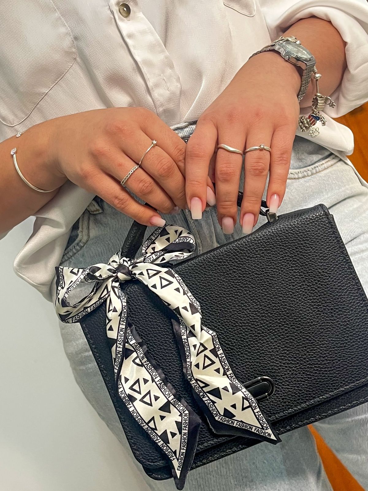 WhatsApp Image 2025-11-14 at 12.55.24 (2) Bolsa Luara - Preta - Imagem 1