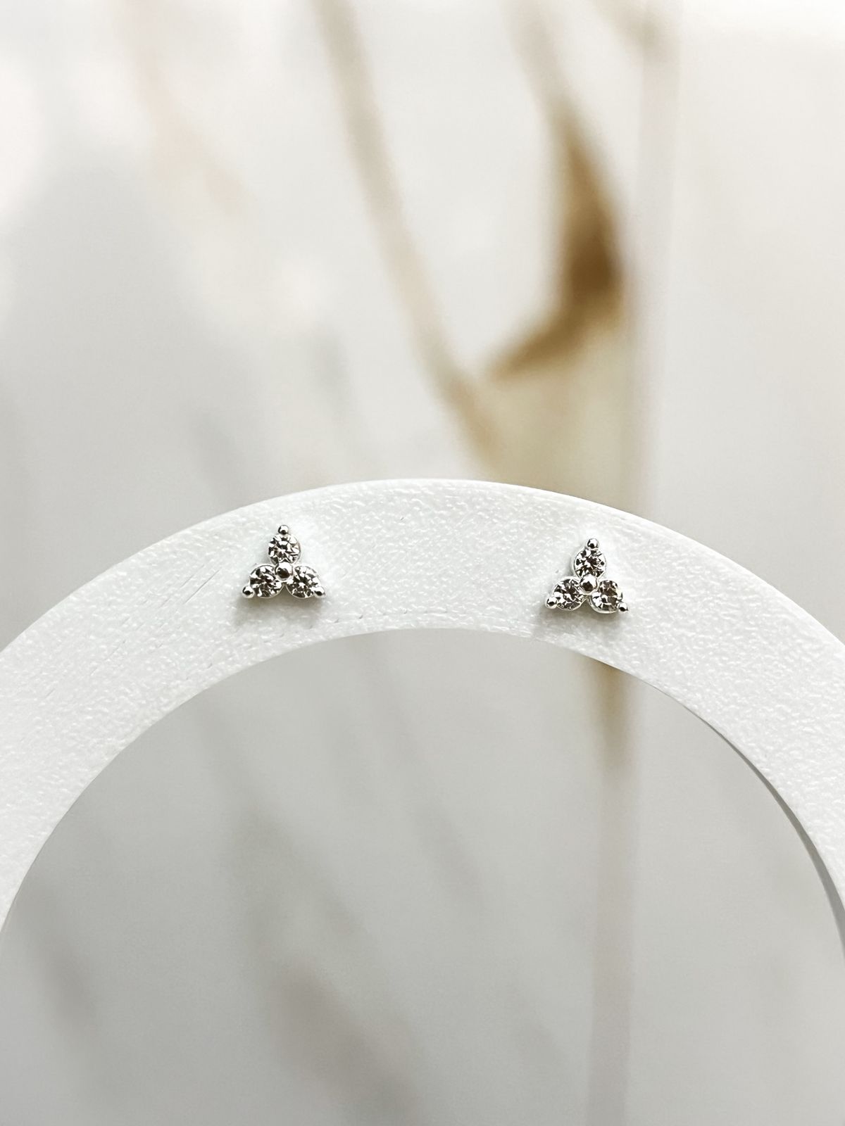 WhatsApp Image 2025-11-14 at 17.50.23 Brinco Mini Trevo - Imagem 1