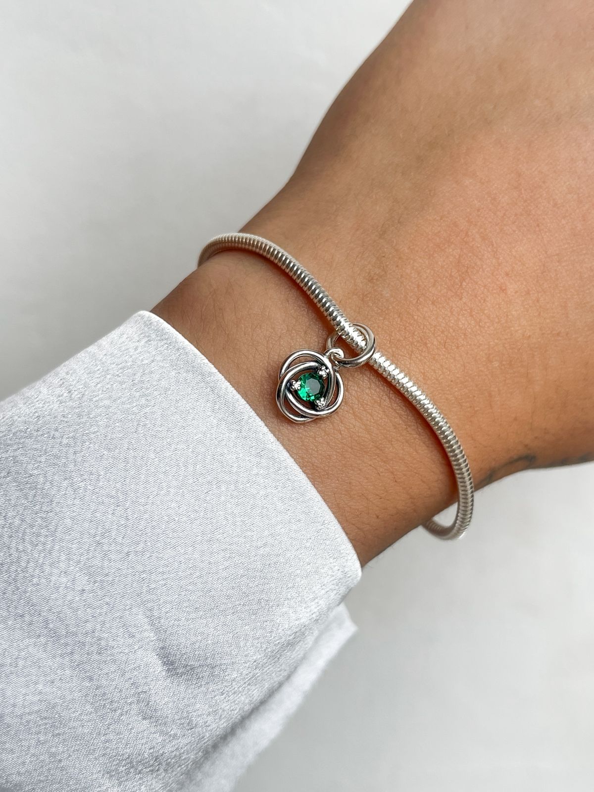 WhatsApp Image 2025-11-15 at 11.29.39 Berloque Aurora Verde Esmeralda - Imagem 1