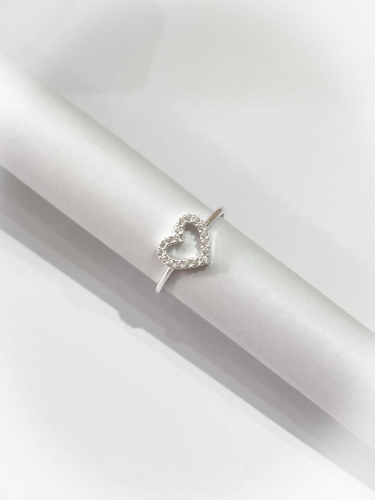 WhatsApp Image 2025-11-29 at 14.08.56 (3) Anel Coração Cravejado M Caixa Alta - Imagem 1