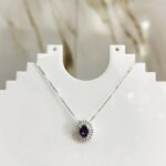 Colar Oval Cravejado Roxo