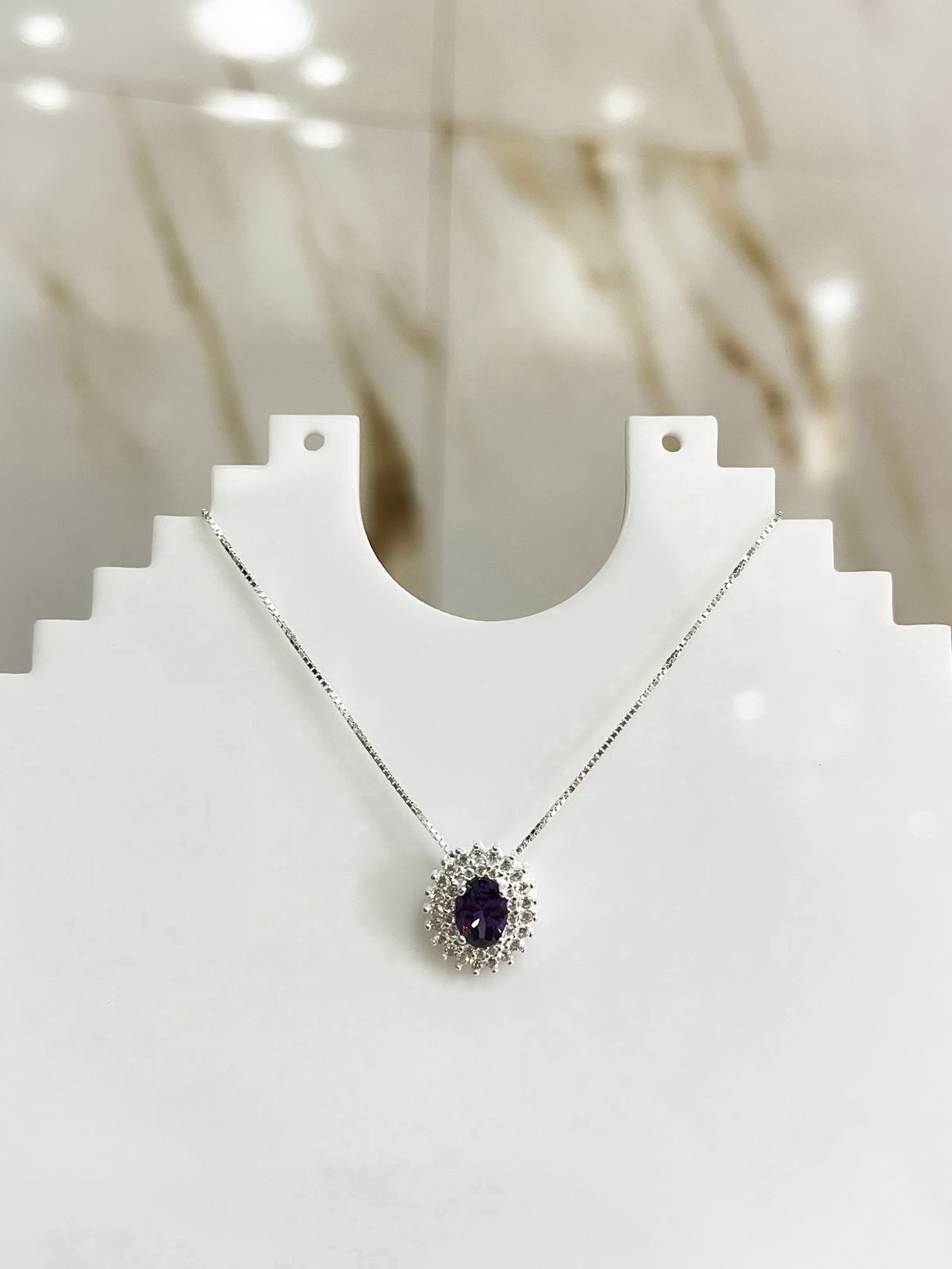 WhatsApp Image 2025-11-29 at 16.53.25 (1) Colar Oval Cravejado Roxo - Imagem 1