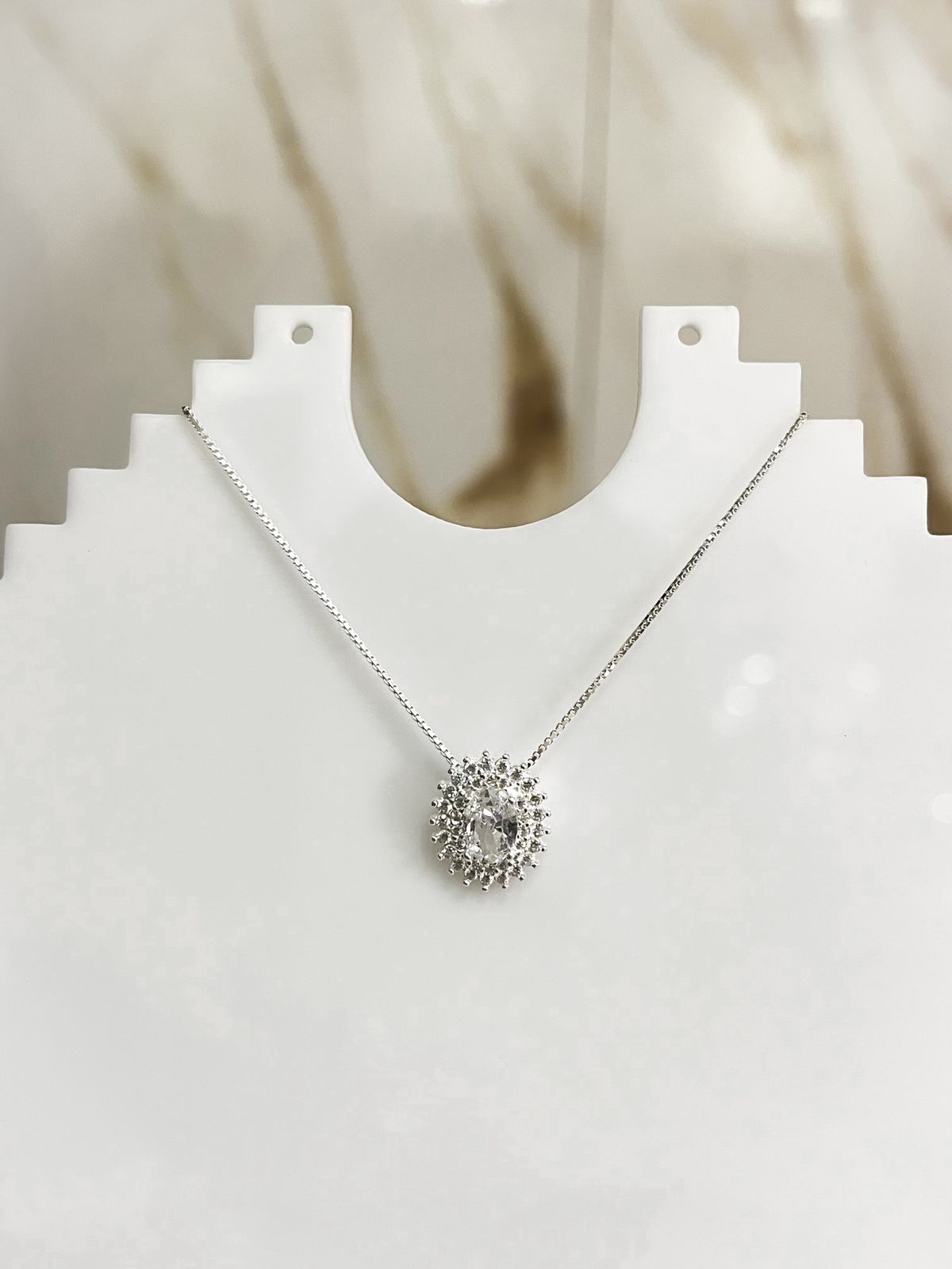 WhatsApp Image 2025-11-29 at 16.53.25 Colar Oval Cravejado - Imagem 1