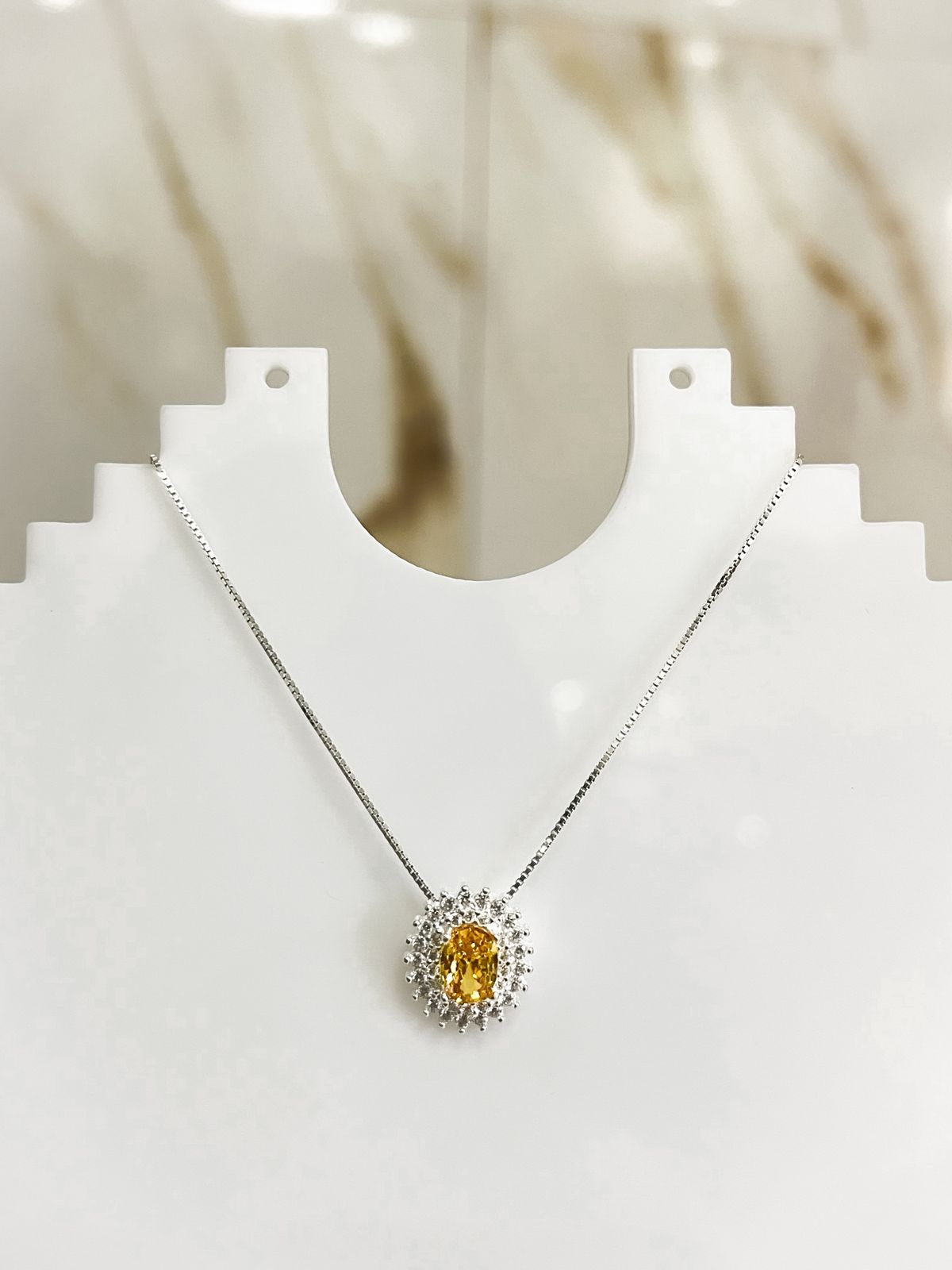 WhatsApp Image 2025-11-29 at 16.53.26 Colar Oval Cravejado Citrino - Imagem 1