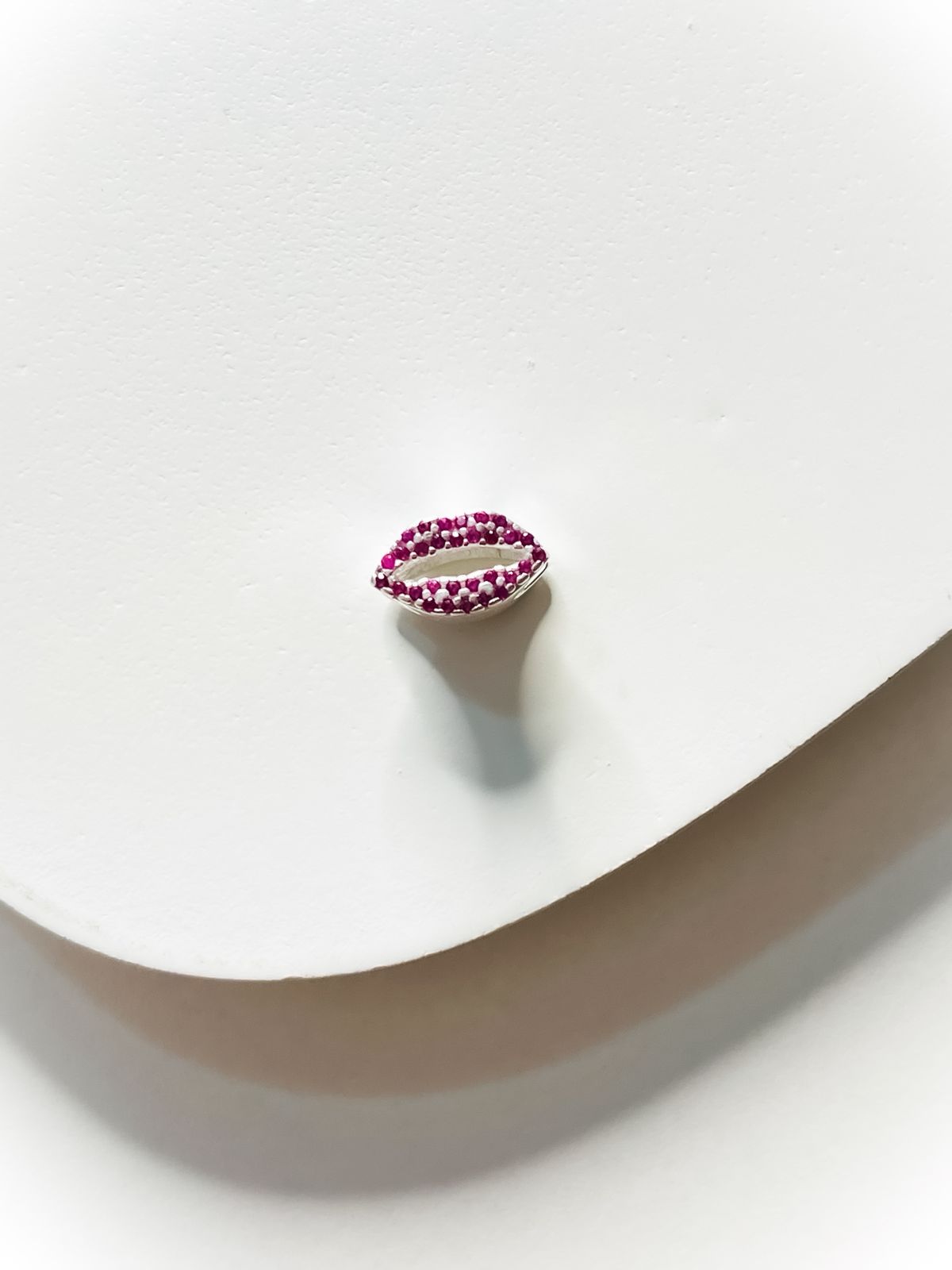 WhatsApp Image 2026-01-27 at 19.47.13 Berloque Boca Rosa - Imagem 1