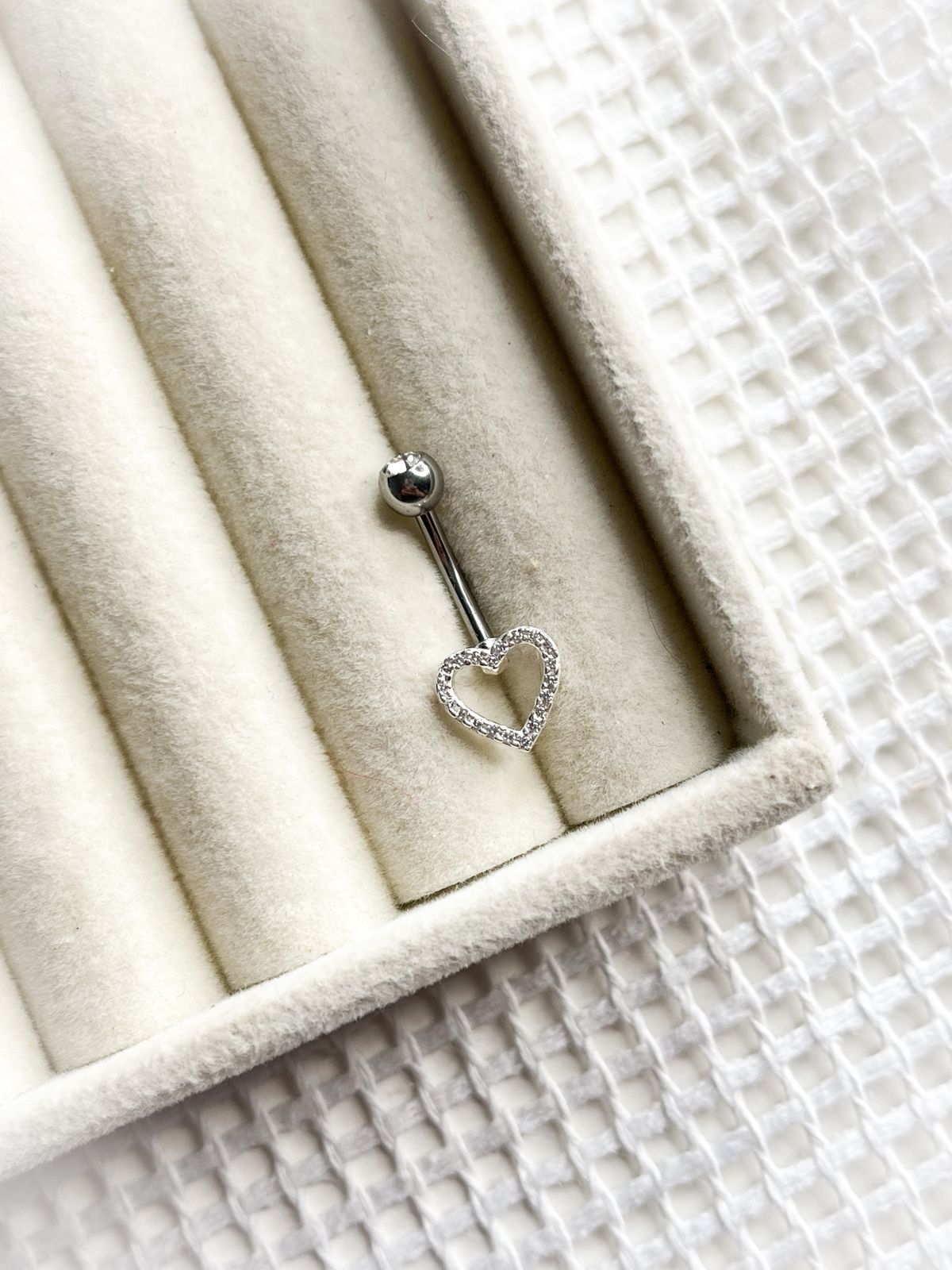 WhatsApp Image 2026-01-28 at 18.36.16 Piercing Umbigo Coração Contorno - Imagem 1