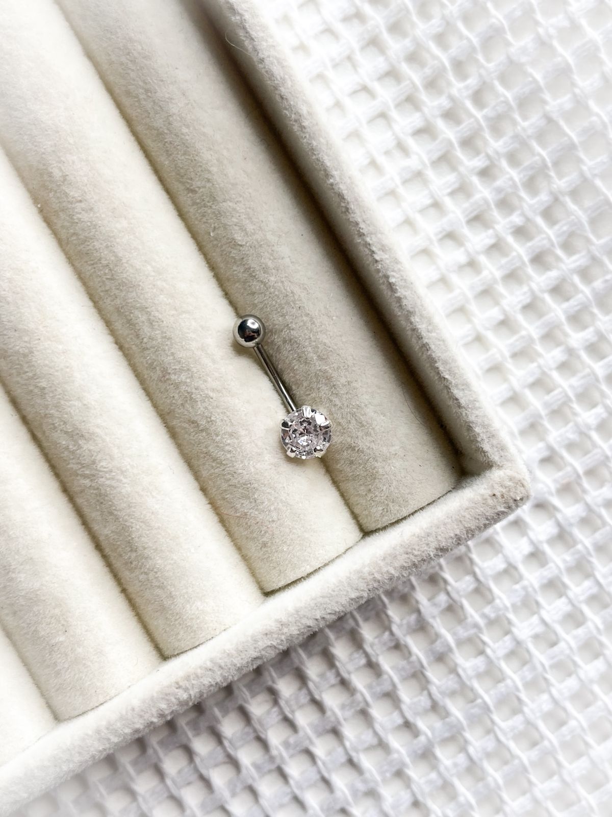 WhatsApp Image 2026-01-28 at 18.36.18 Piercing de Umbigo Ponto de Luz - Imagem 1